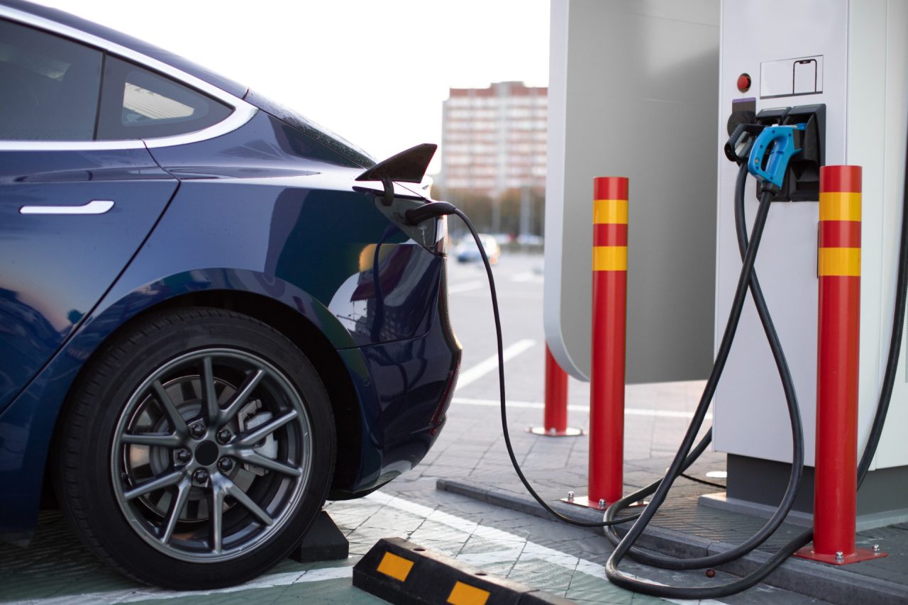 You are currently viewing Quelles sont les différentes options pour recharger une voiture électrique ?